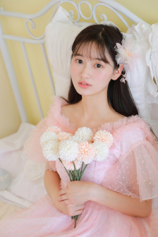 不扣纽的女孩详情介绍